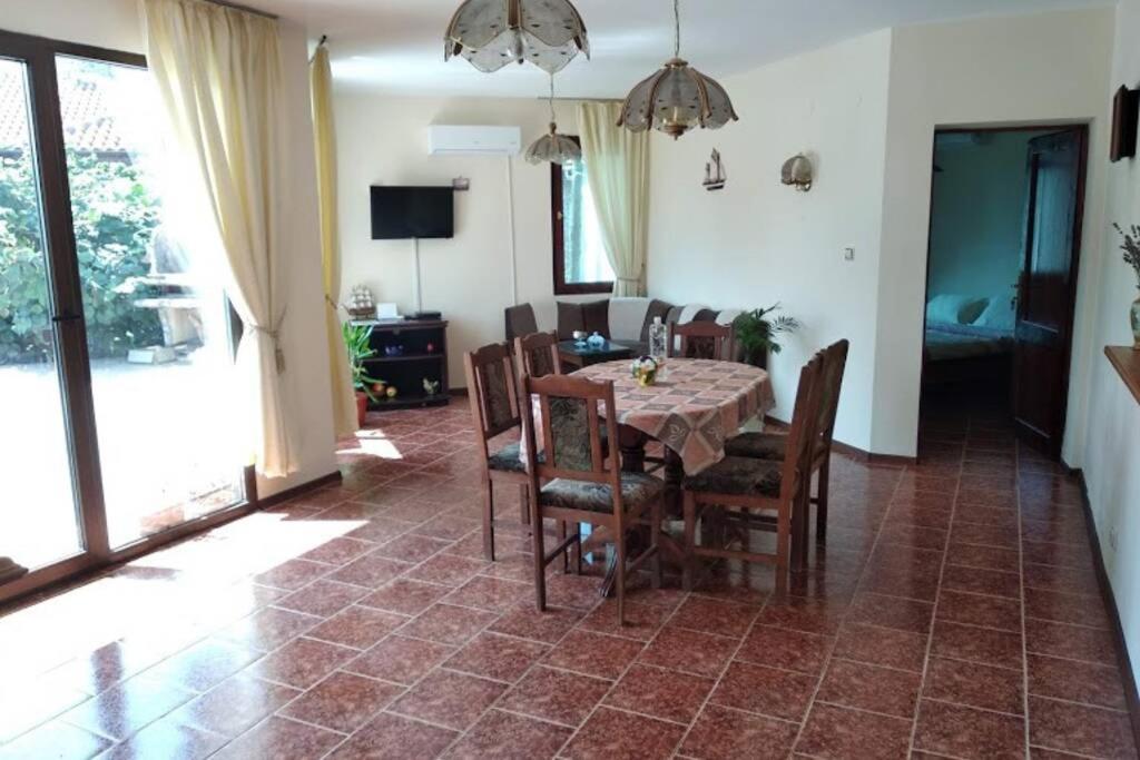 Guesthouse Oasis-Shabla Ngoại thất bức ảnh