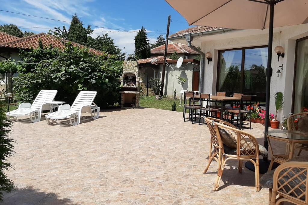 Guesthouse Oasis-Shabla Ngoại thất bức ảnh