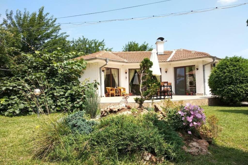 Guesthouse Oasis-Shabla Ngoại thất bức ảnh