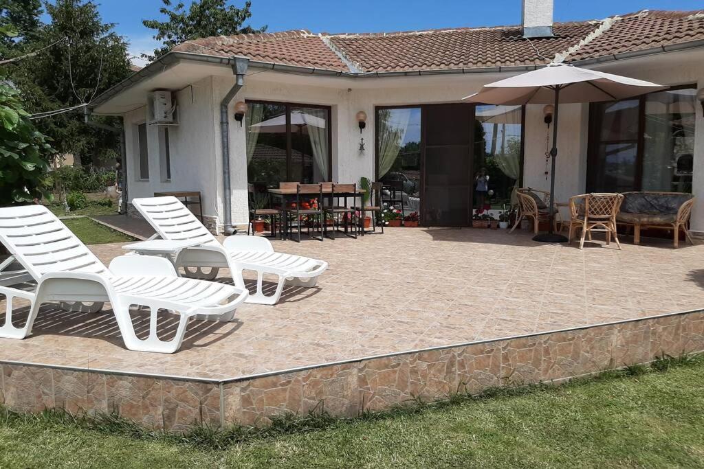 Guesthouse Oasis-Shabla Ngoại thất bức ảnh