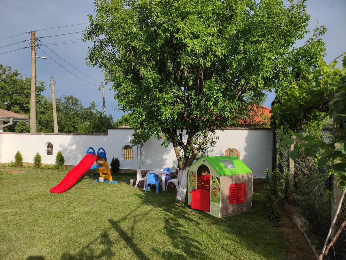 Guesthouse Oasis-Shabla Ngoại thất bức ảnh