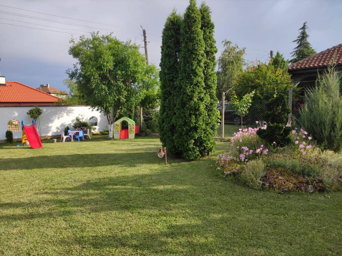 Guesthouse Oasis-Shabla Ngoại thất bức ảnh