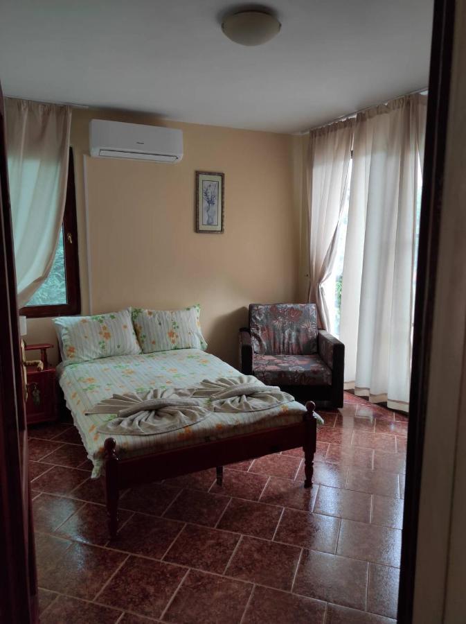 Guesthouse Oasis-Shabla Ngoại thất bức ảnh